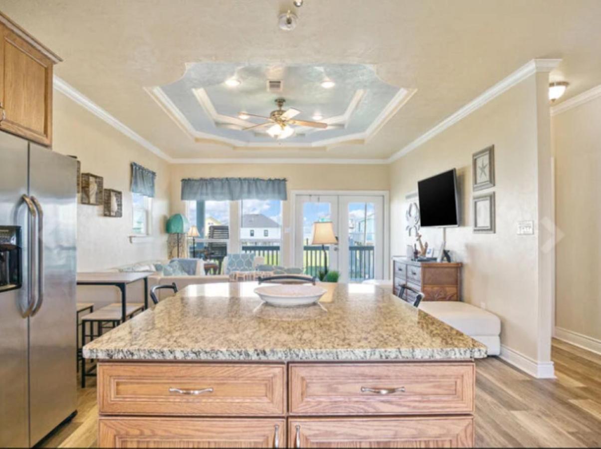 Fancy Nancy 2 Min Walk To Beach, Lyft, Pet-friendly