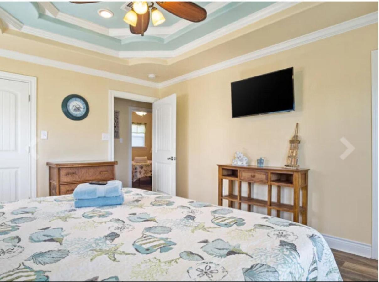 Fancy Nancy 2 Min Walk To Beach, Lyft, Pet-friendly Holiday home Bolivar Peninsula