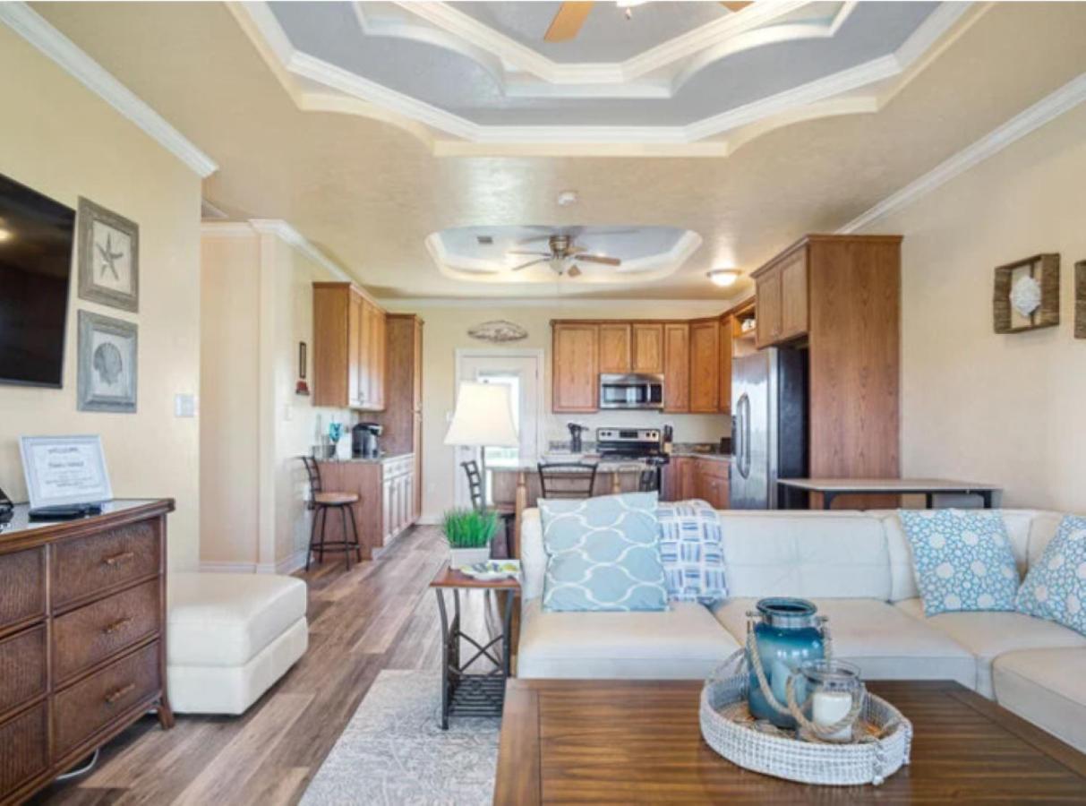 Fancy Nancy 2 Min Walk To Beach, Lyft, Pet-friendly Holiday home Bolivar Peninsula