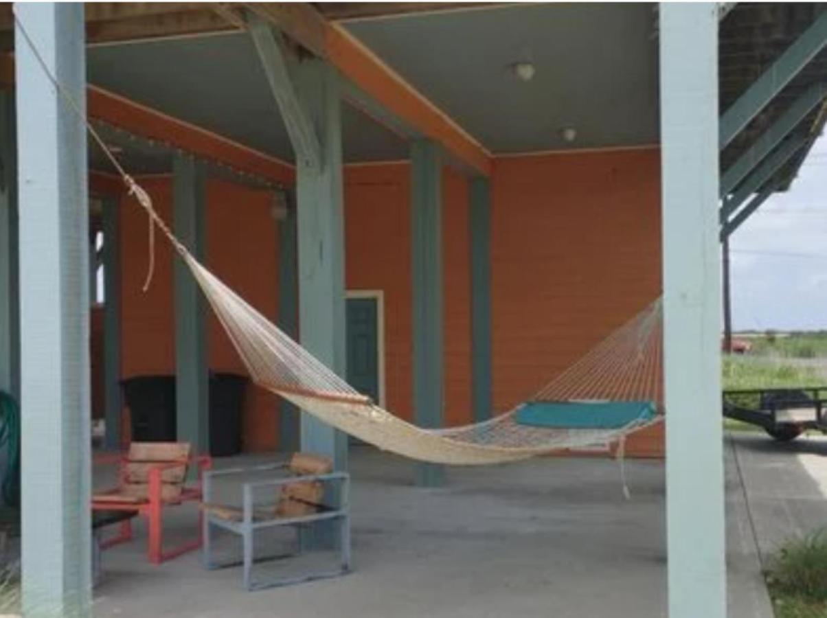 Fancy Nancy 2 Min Walk To Beach, Lyft, Pet-friendly Bolivar Peninsula