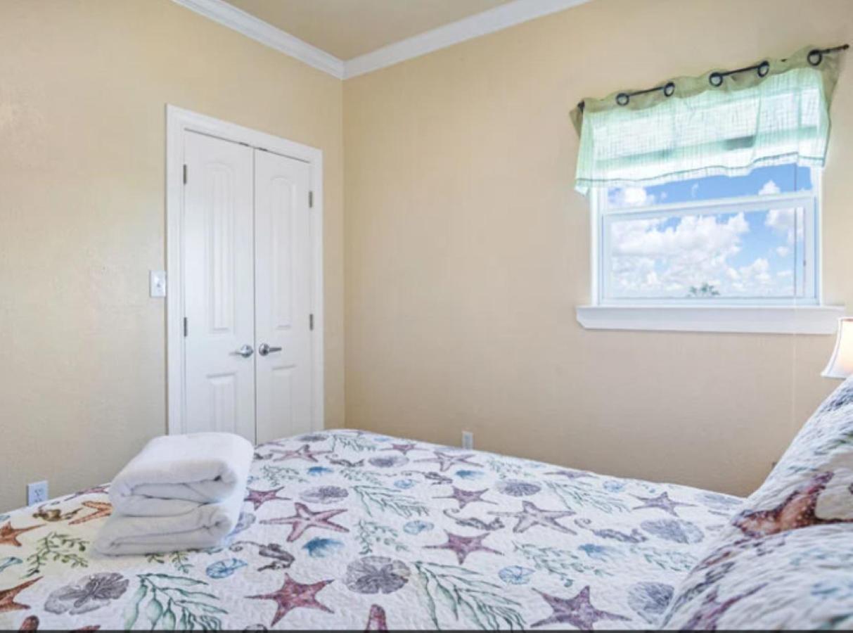 Holiday home Fancy Nancy 2 Min Walk To Beach, Lyft, Pet-friendly