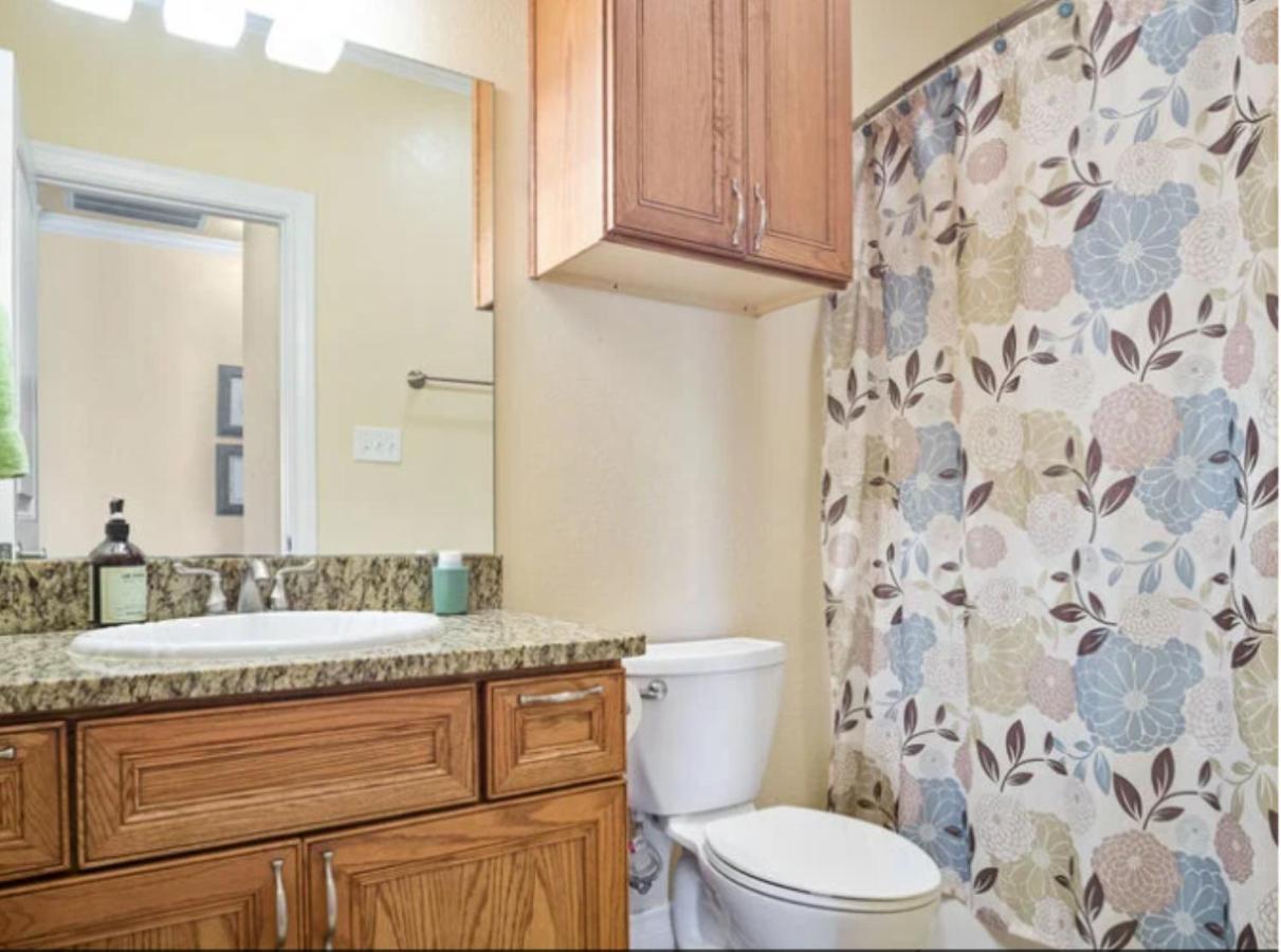 Holiday home Fancy Nancy 2 Min Walk To Beach, Lyft, Pet-friendly