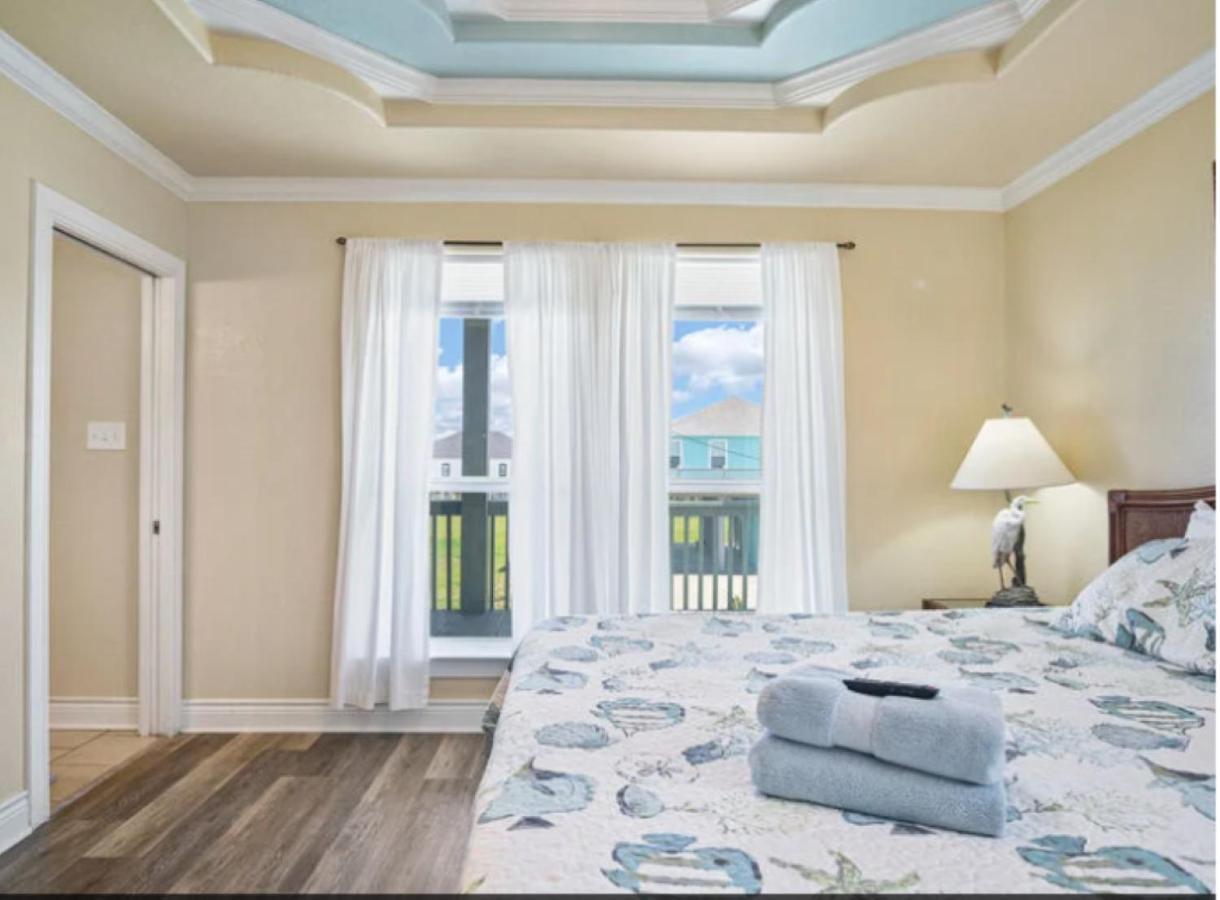 Holiday home Fancy Nancy 2 Min Walk To Beach, Lyft, Pet-friendly *