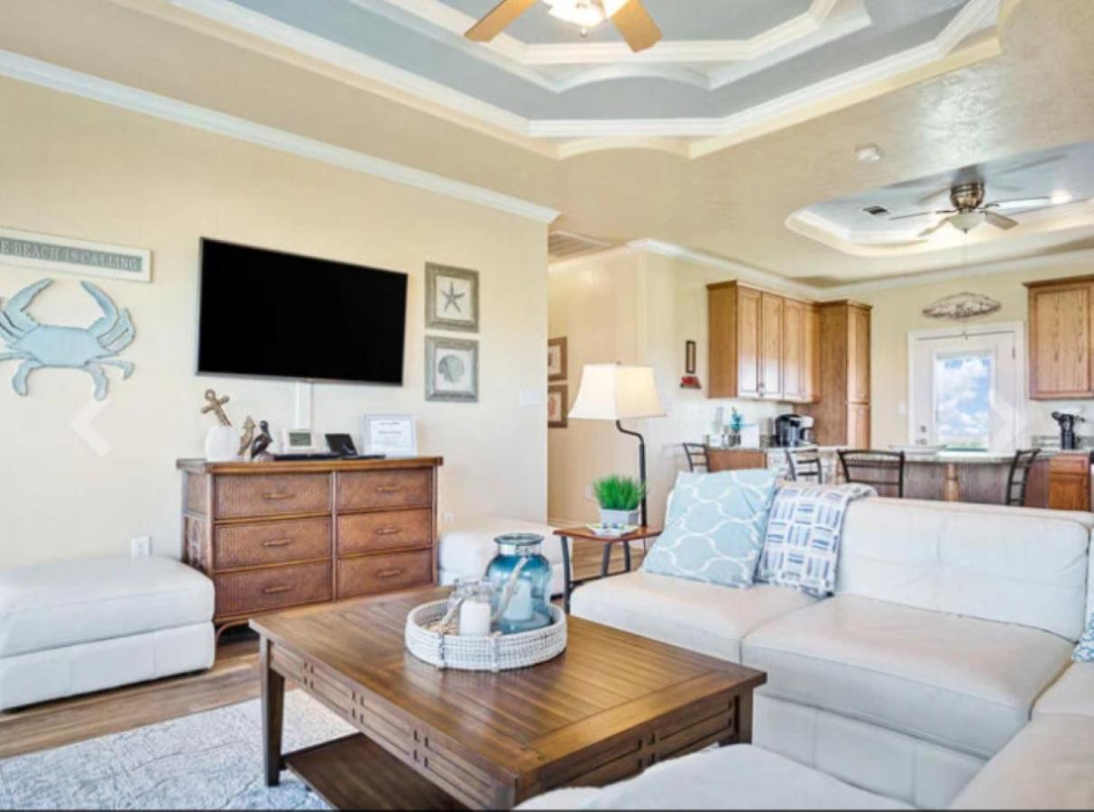 Fancy Nancy 2 Min Walk To Beach, Lyft, Pet-friendly * Bolivar Peninsula