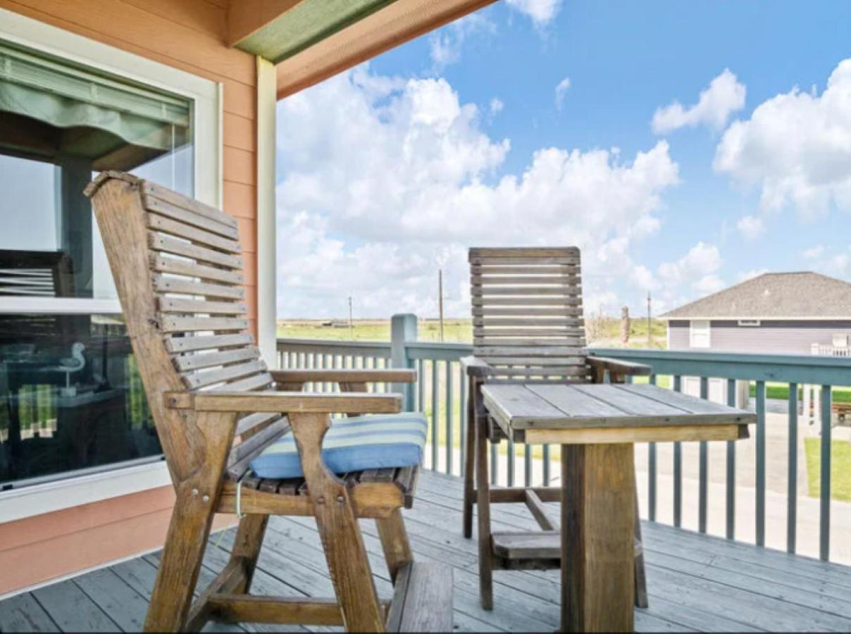 Fancy Nancy 2 Min Walk To Beach, Lyft, Pet-friendly * Bolivar Peninsula